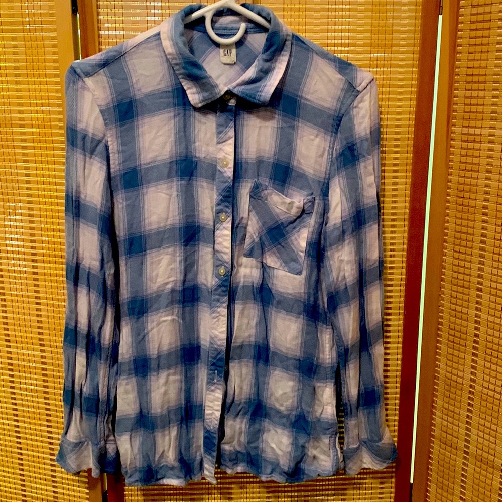Gap Woman’s plaid shirt